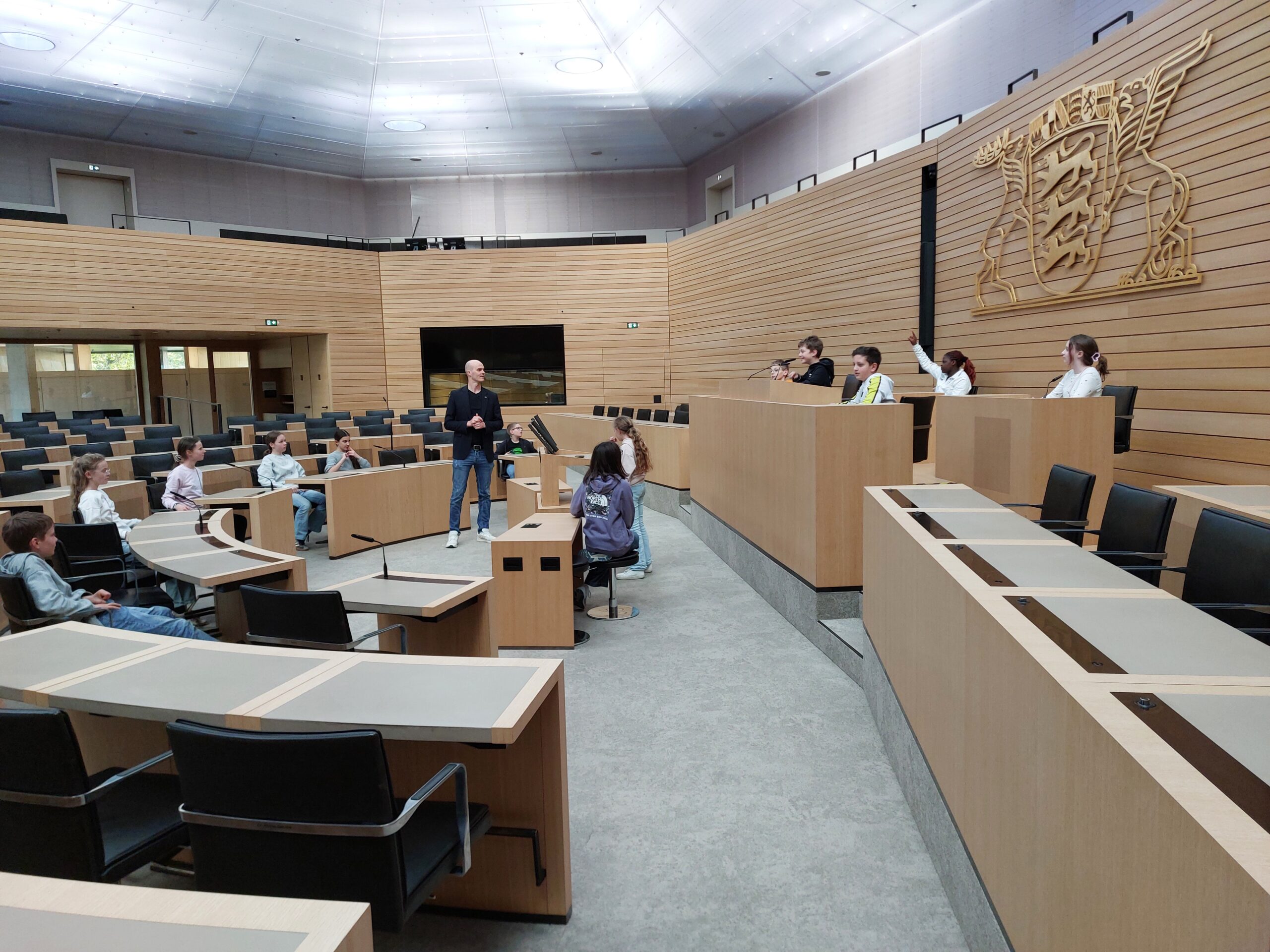Schülergruppe im Plenarsaal des Landtags BW