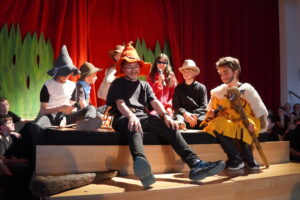 Szene aus Singspiel Till Eulenspiegel Klasse 5
