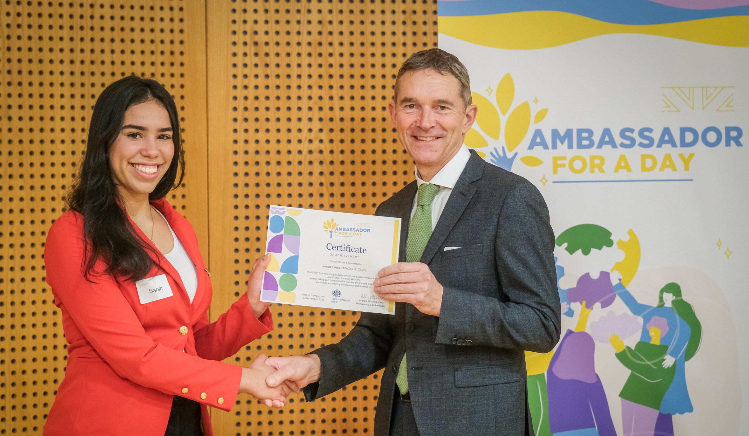 Auszeichnung in der britischen Botschaft bei Wettbewewerb Ambassador for a day