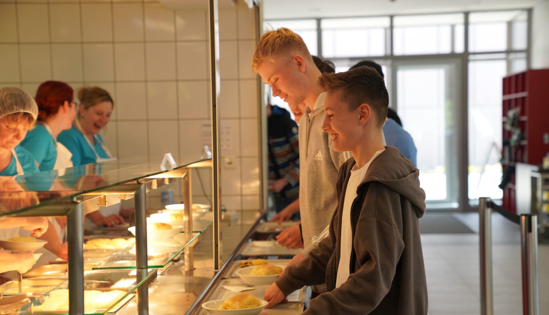 Essensausgabe in der Mensa