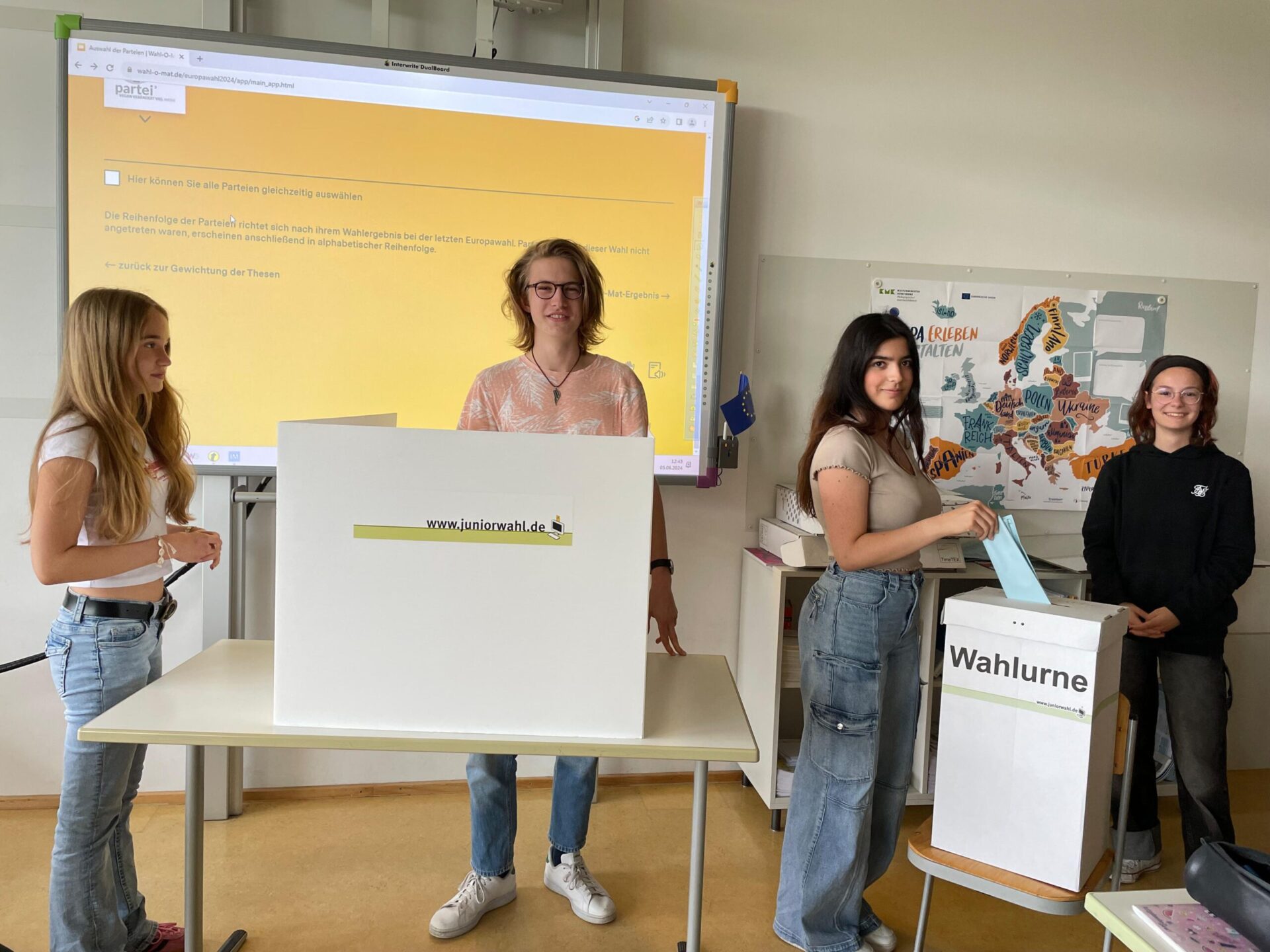 Schüler nehmen an der Juniorwahl zur Europawahl teil